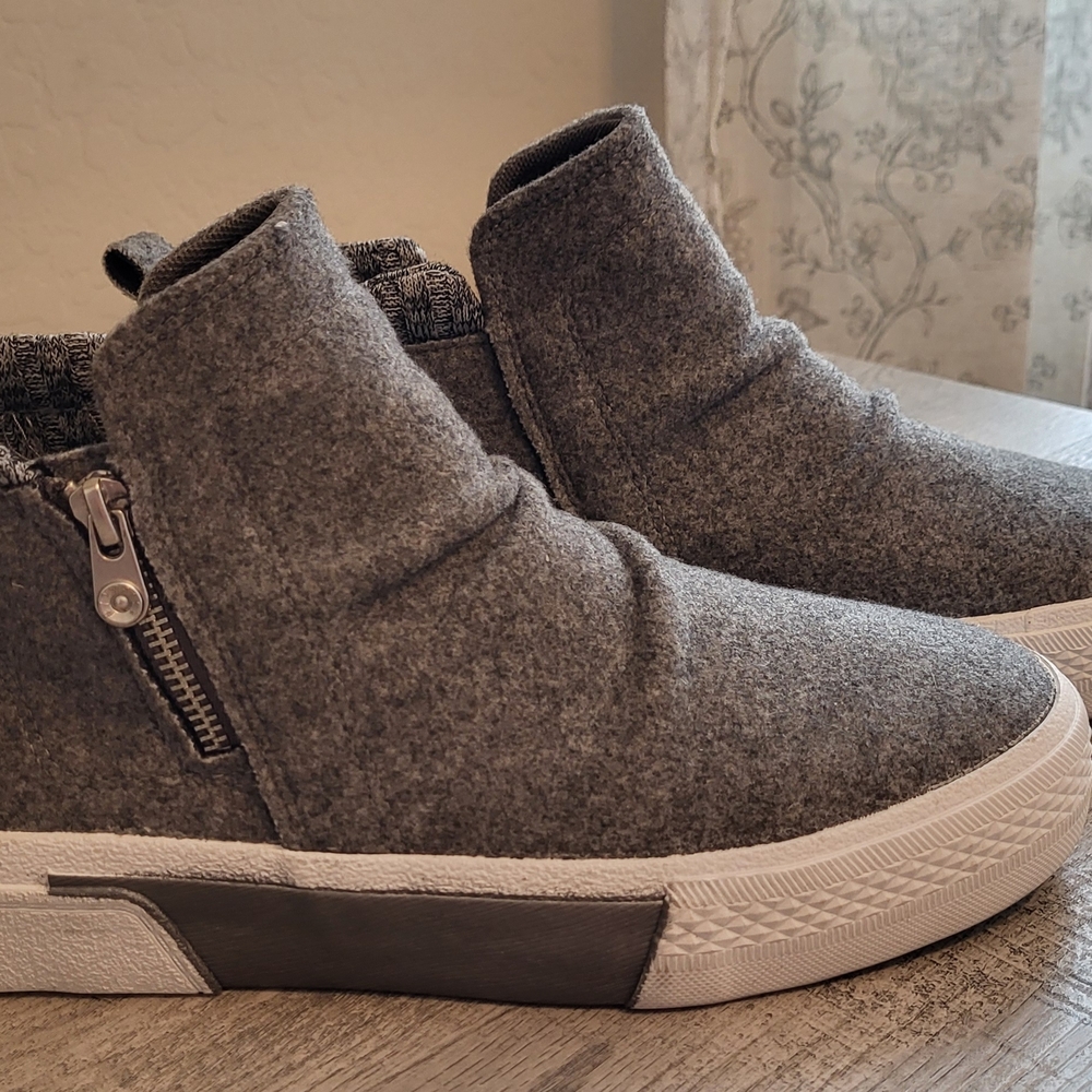 Blowfish Malibu Textured Gray Sneakers